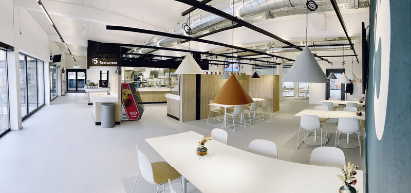 Restaurant Bahn5 und Eingangsbereich Badi Reiden